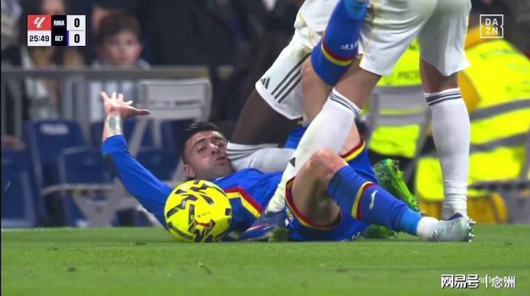 网页版登录入口地址-皇马耻辱一战！恶汉膝盖顶对手头部逃红牌 8万人高喊：老佛爷下课